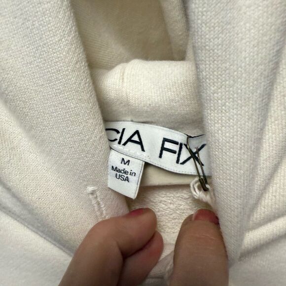 Tricia Fix Exclusive Patchwork Crochet Floral Hoodie in Cream - Picture 4 of 5